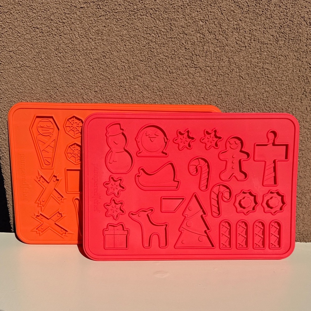 The Pampered Chef Christmas Mold #100134, Halloween Cookie Silicone Molds 100135